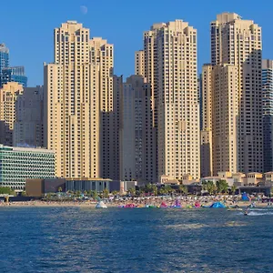 Hilton The Walk Отель