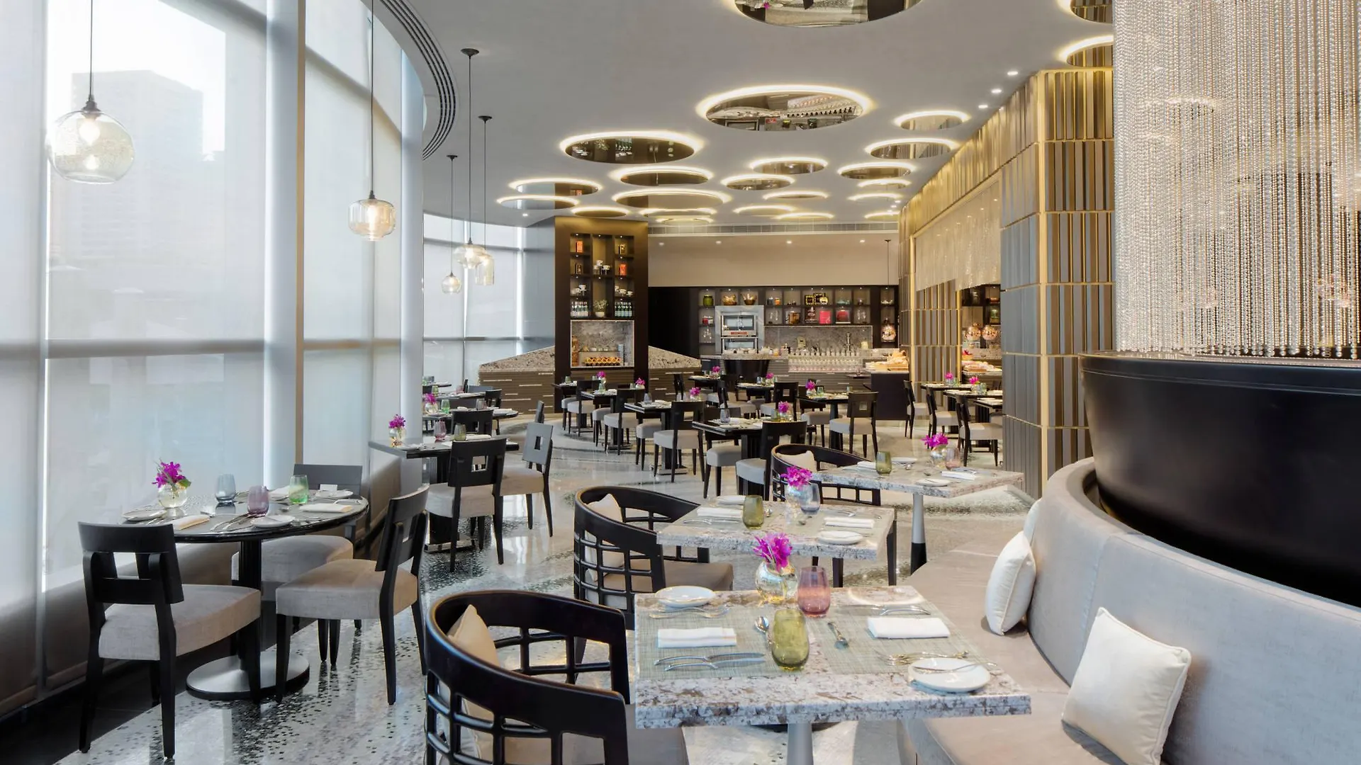 Jumeirah Emirates Towers Dubai Hotel
