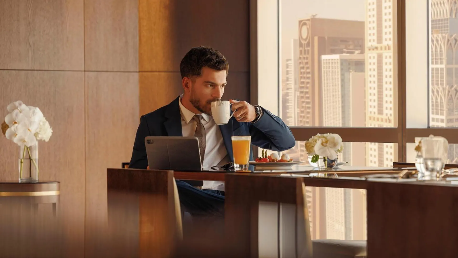 Jumeirah Emirates Towers Dubai 5*,