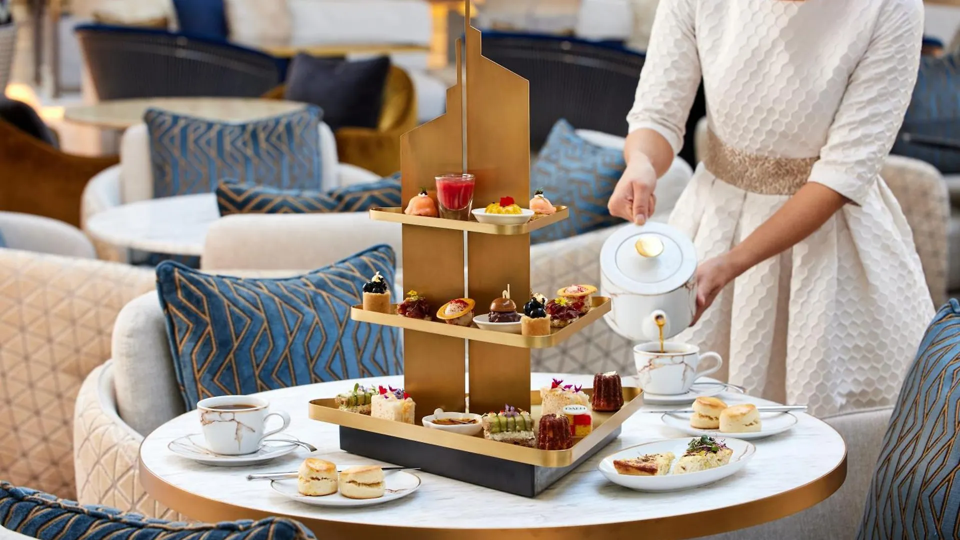 Jumeirah Emirates Towers Dubai 5*,  Verenigde Arabische Emiraten