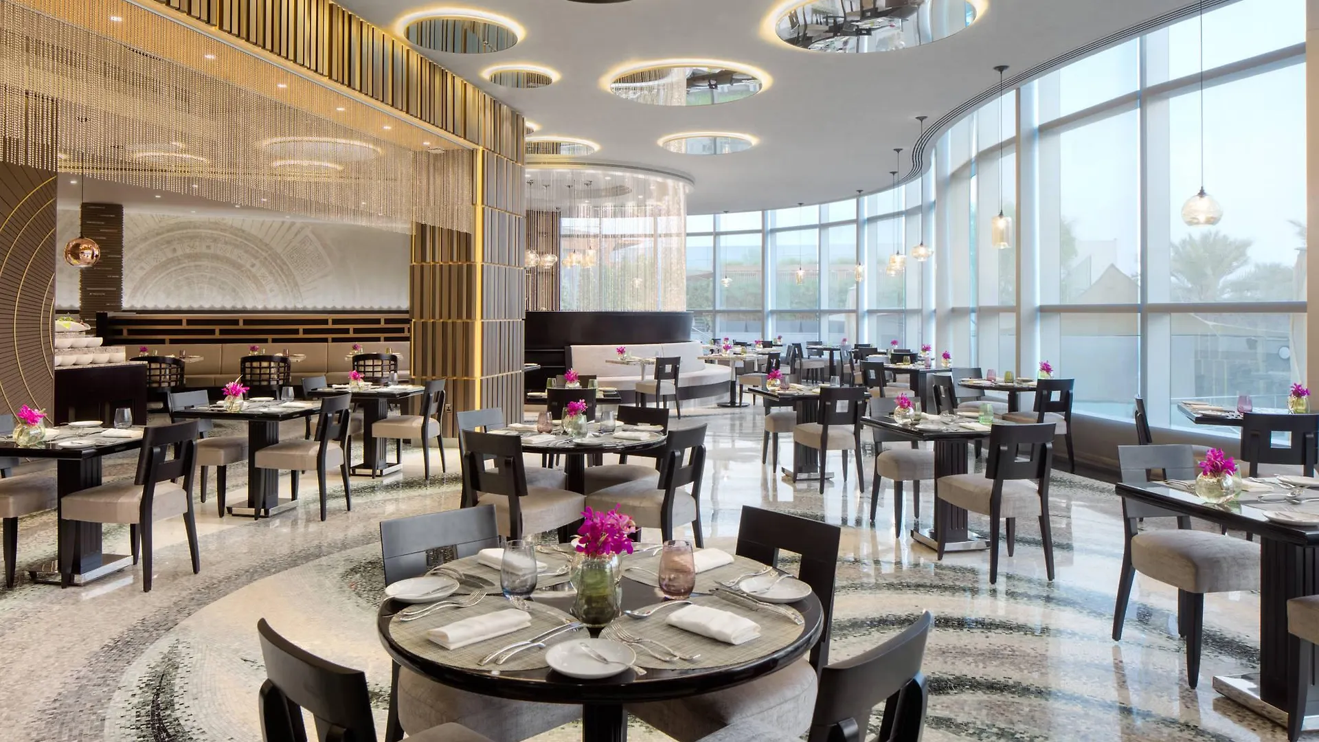 Jumeirah Emirates Towers Dubai Hotel