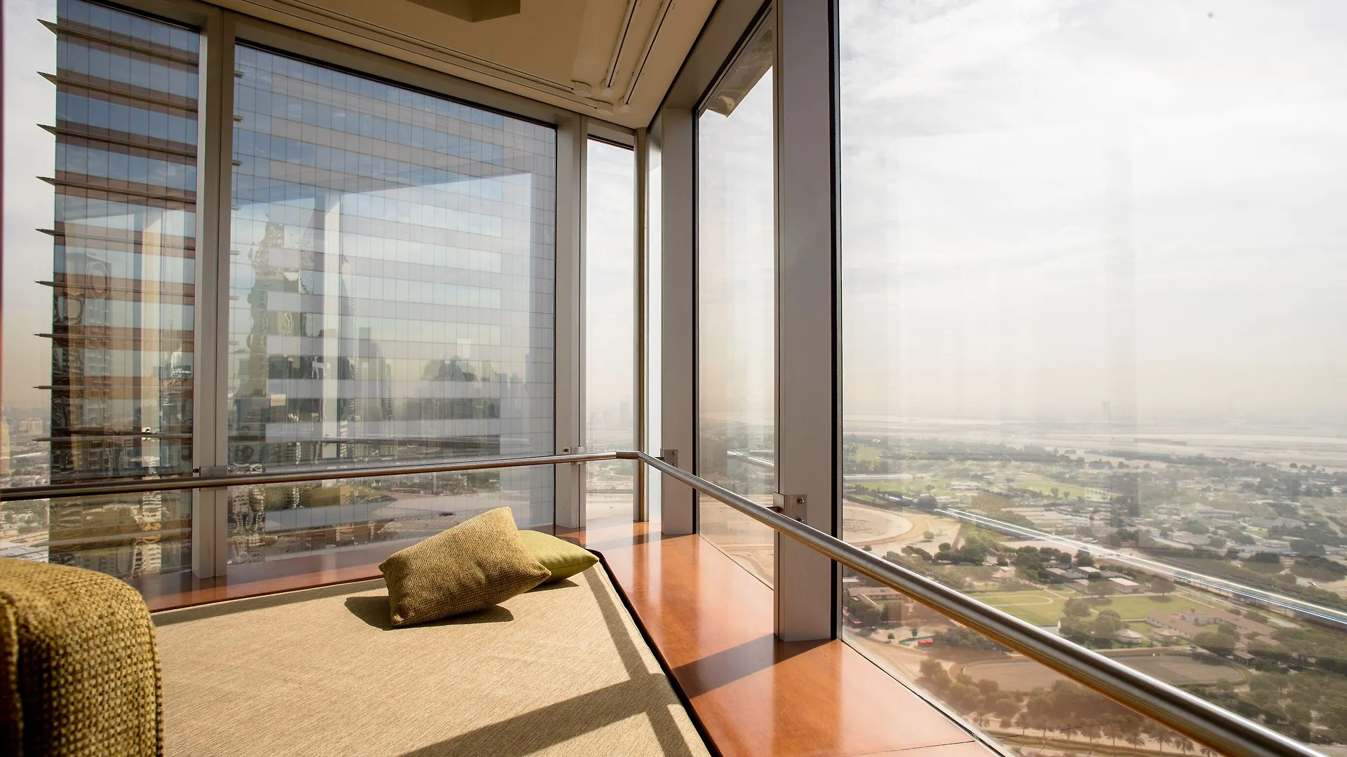 Jumeirah Emirates Towers Dubai Hotel