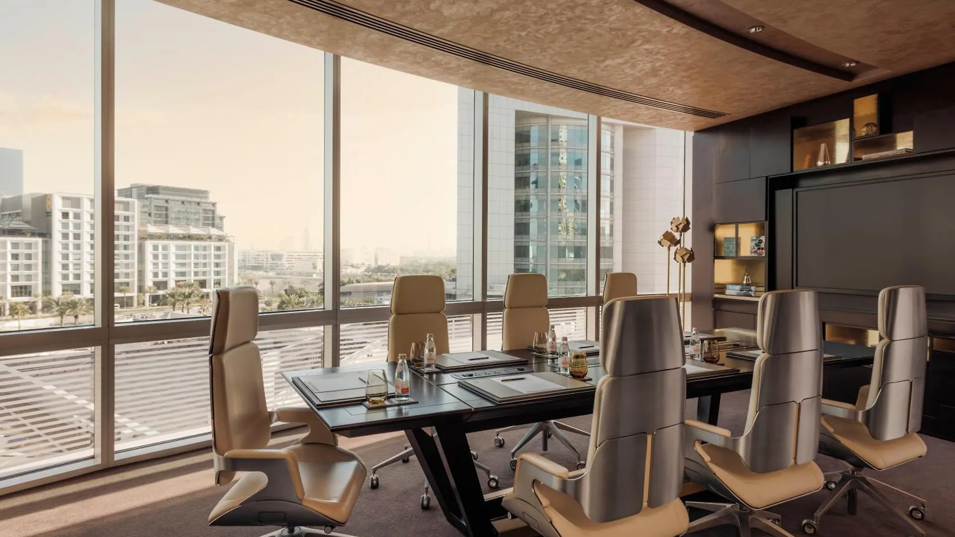 Jumeirah Emirates Towers Dubai 5*,