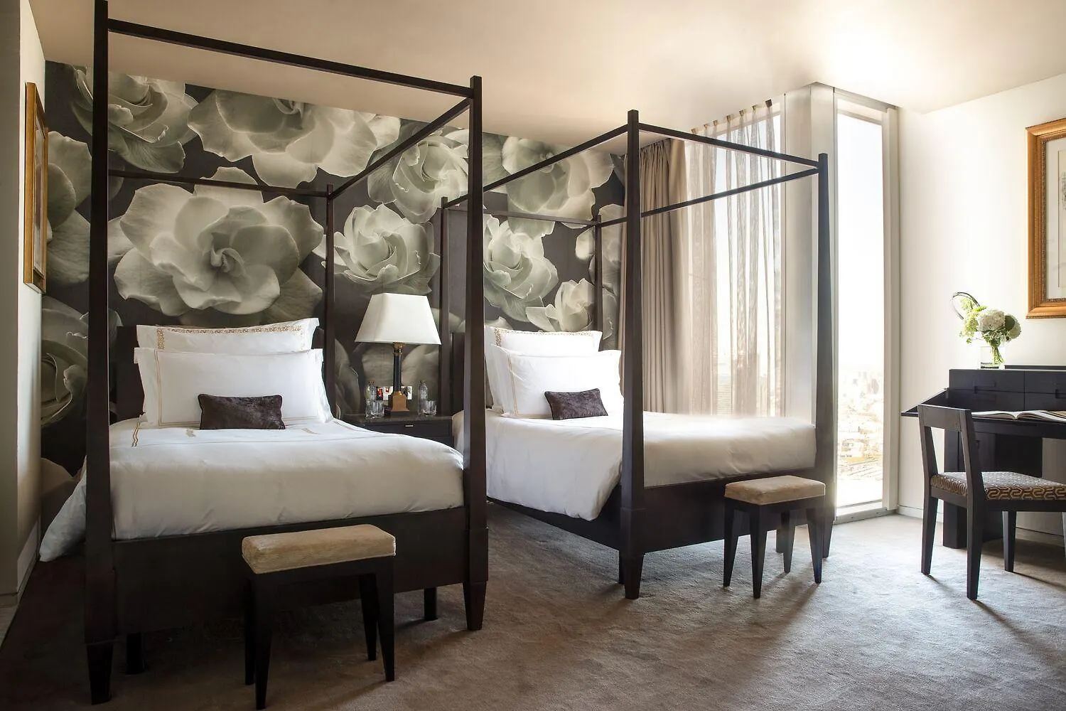 Jumeirah Emirates Towers Dubai 5*,  United Arab Emirates